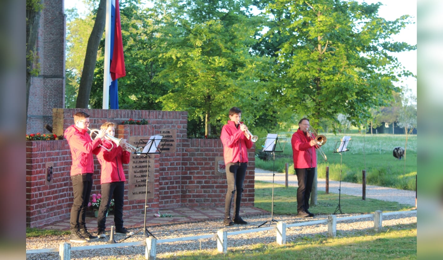 In Westbroek werd er in een kleine bijeenkomst koraalmuziek gespeeld door 4 muzikanten. Na de twee minuten stilte speelden zij vervolgens twee coupletten van Het Wilhelmus.