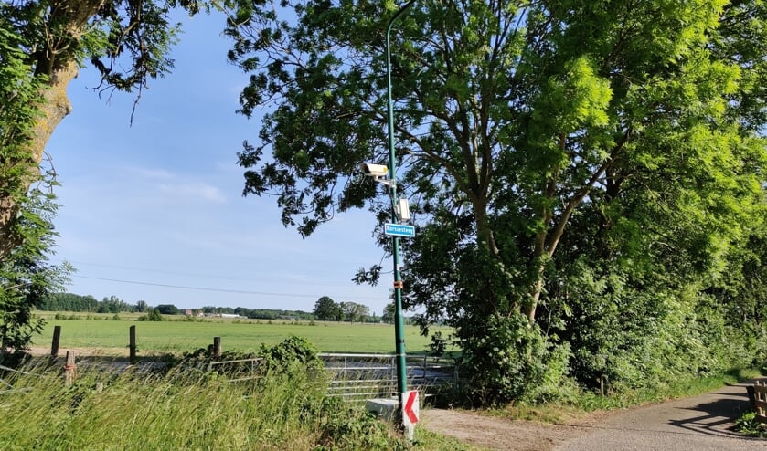 Het doorrijverbod op de Korssesteeg tijdens de spitsuren is aangegeven met borden en wordt gemonitord met camera’s.