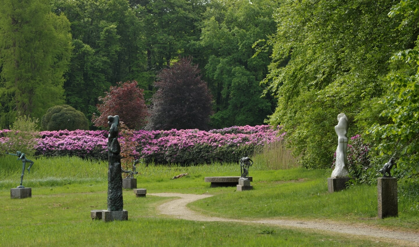 Beelden die zich evengoed thuis voelen in een rustieke natuurlijke omgeving als in het bruisende centrum van een dynamische stad. Het park is fraai gelegen in de Stichtse Lustwarande, een uitgestrekt wandelgebied ten oosten van Utrecht.