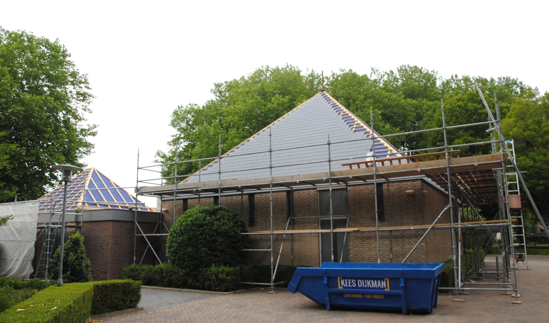 De kerk aan de Planetenbaan wordt gerenoveerd.