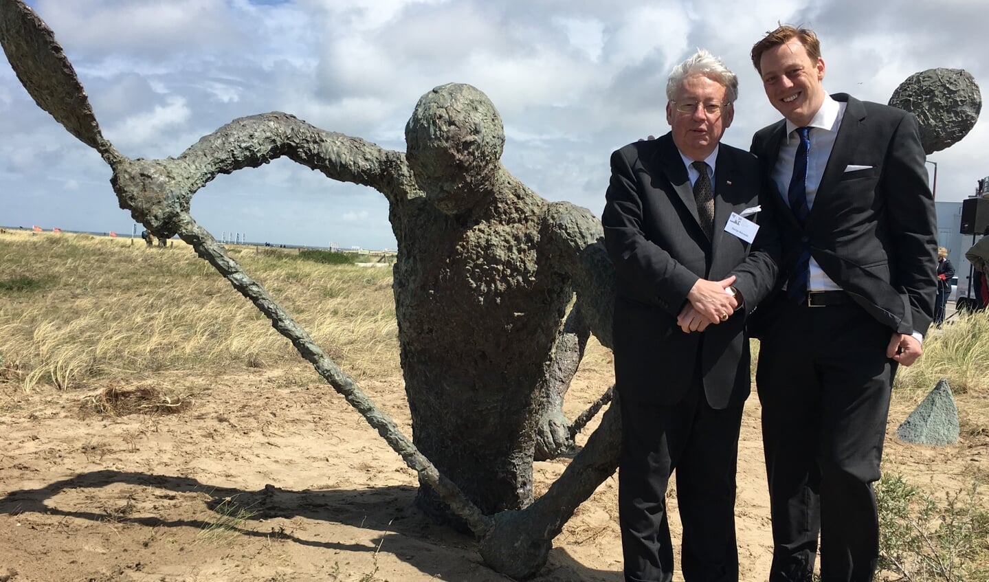 Het Monument in Katwijk, met zoon Florian en vader George Saryusz Makowski op 9 juni 2017.