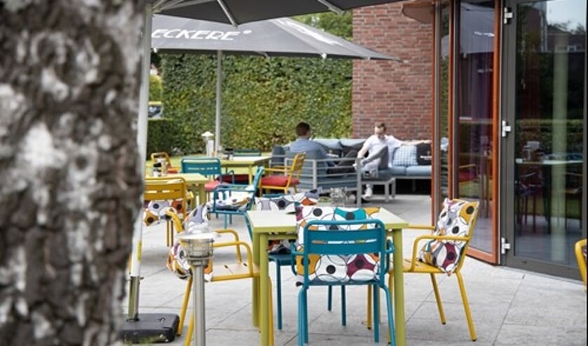 Een terasje pikken bij Restaurant Bij de Tijd is er straks niet meer bij.
