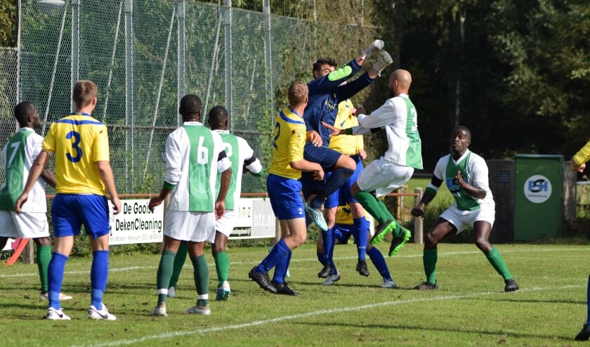 De Maartensdijkse goalie Max Koetze was goed op dreef.