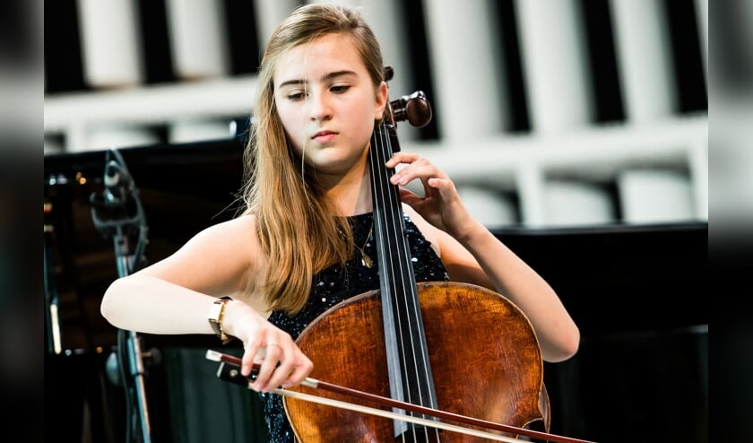 ‘Zenuwen zijn best een ding voor me. Maar als ik begin te spelen dan kalmeert de muziek me vanzelf’, zegt de dertienjarige Donna.
