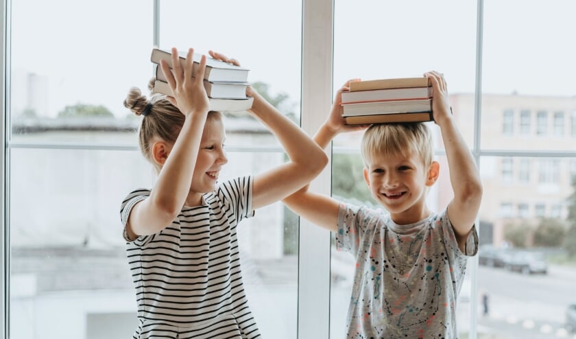 Kinderen ontdekken de werelden van vroeger in de boeken van nu.