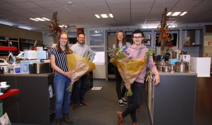 Ruth Nagel met Marjan Hennipman (12,5 jaar in dienst), Rianne Evers & Erwoud van der Linden (beide 5 jaar in dienst).