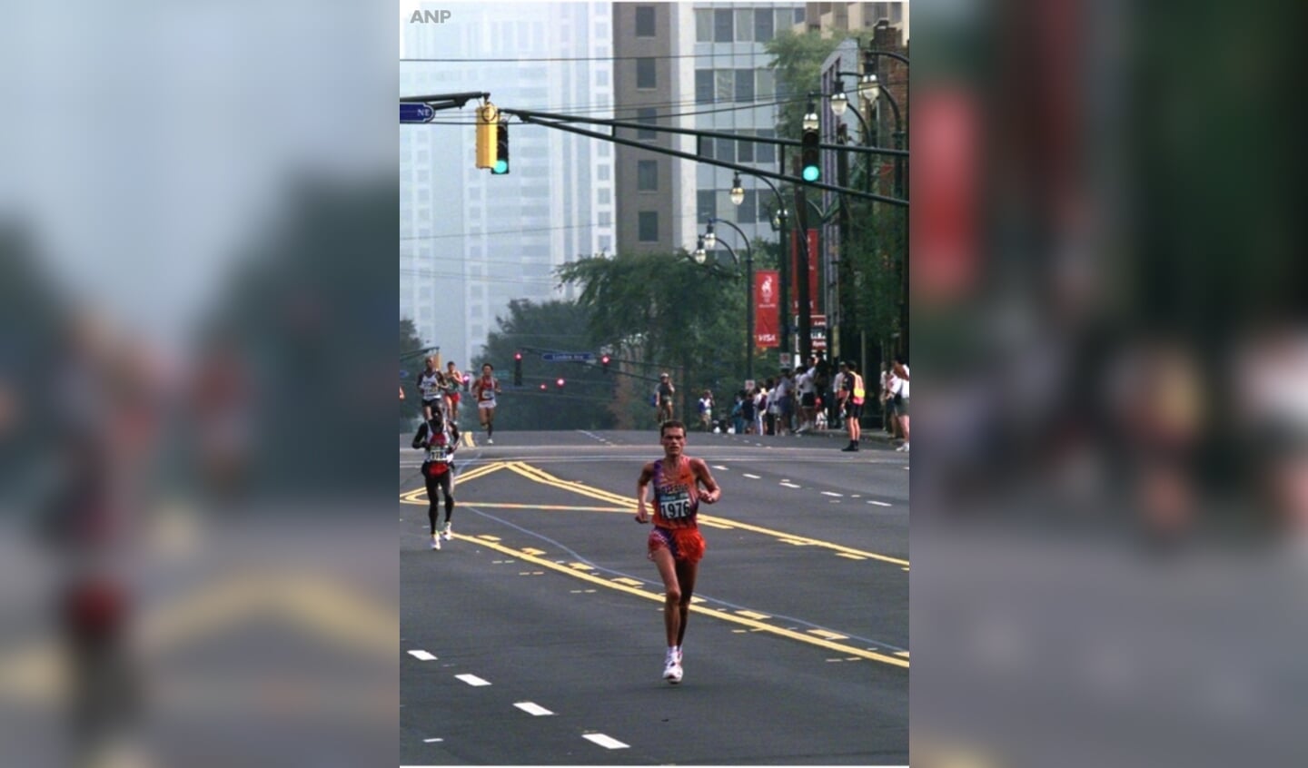 Bert van Vlaanderen in actie op olympische marathon in Atlanta 1996.