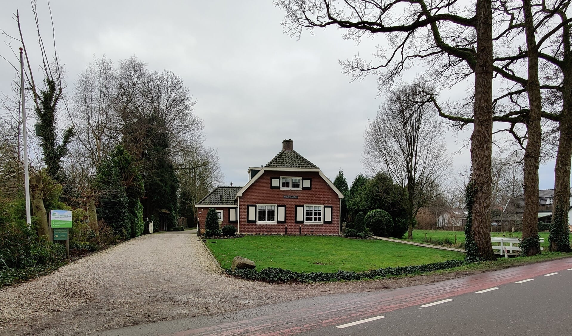 Boudewijn verbleef lange tijd op boerderij De Nieuwe Bantam aan de Dorpsweg 224 in Maartensdijk. 
