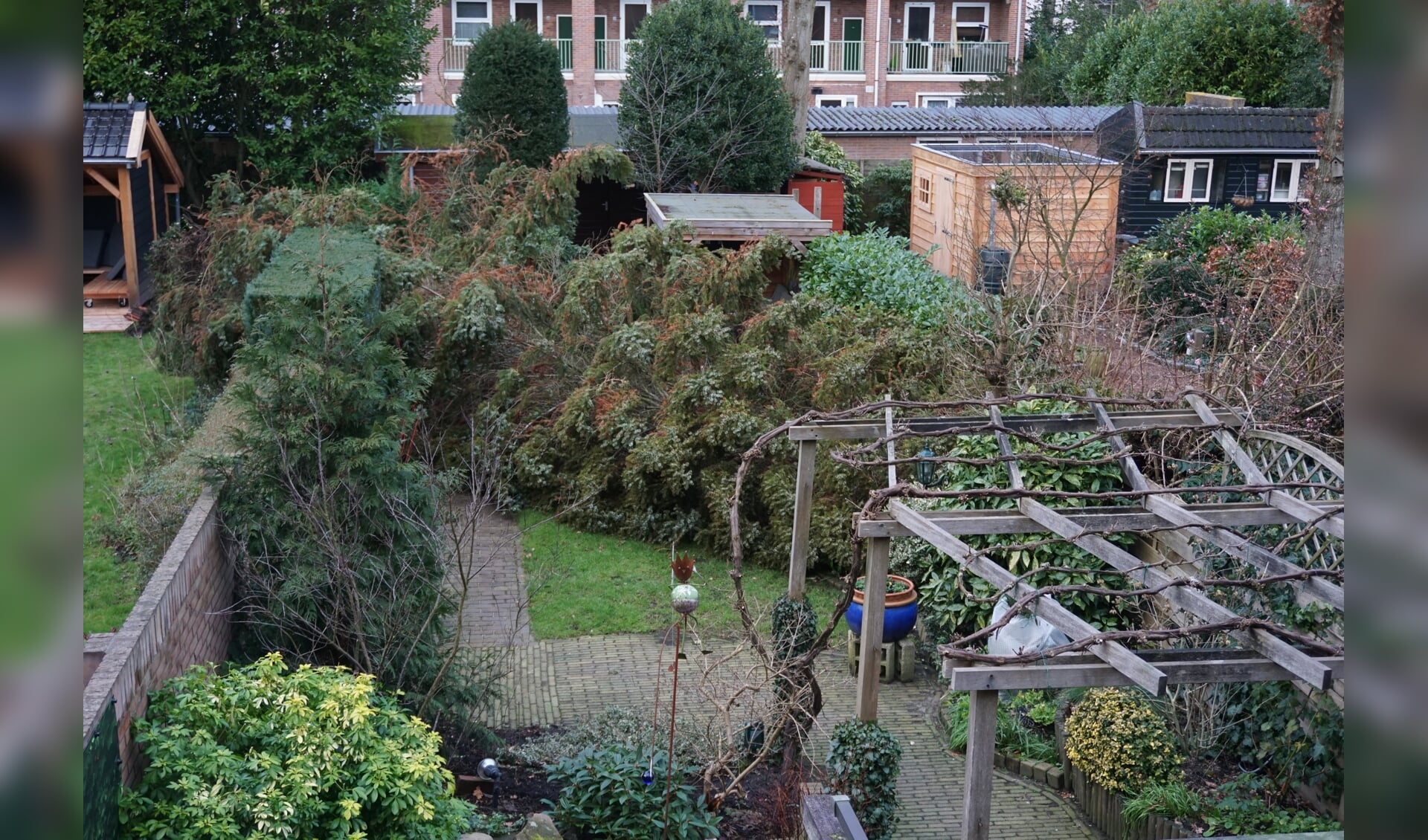 Kunstles voor basisschoolleerlingen 

Door de toekenning van een vierjarige subsidie Cultuur met Kwaliteit (CMK) van Fonds voor Cultuurparticipatie kunnen de leerlingen van alle basisscholen in de gemeente De Bilt weer creatieve lessen krijgen op de school. Behalve het fonds dragen ook de provincie Utrecht en de gemeente De Bilt bij aan het ‘ambitieus en gedegen plan’ (aldus het fonds) om zoveel mogelijk basisschoolleerlingen te laten kennis maken met allerlei vormen van kunst en cultuur. 

In het nieuwe plan is ruimte voor nog meer maatwerk per school. Het KunstenHuis, de lokale partner in De Bilt voor cultuureducatie lessen op scholen, ontwikkelde hiervoor het project KunstLessen: op iedere school krijgen twee klassen 10 weken lang muziek-, theater-, dans- of beeldende kunstles van een vakdocent van het KunstenHuis.

Basisprogramma
Het basisprogramma Kunst- en Cultuur bestaat voor de m