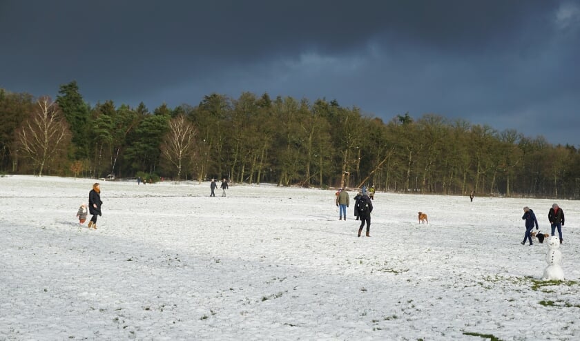 Naar buiten in de sneeuw