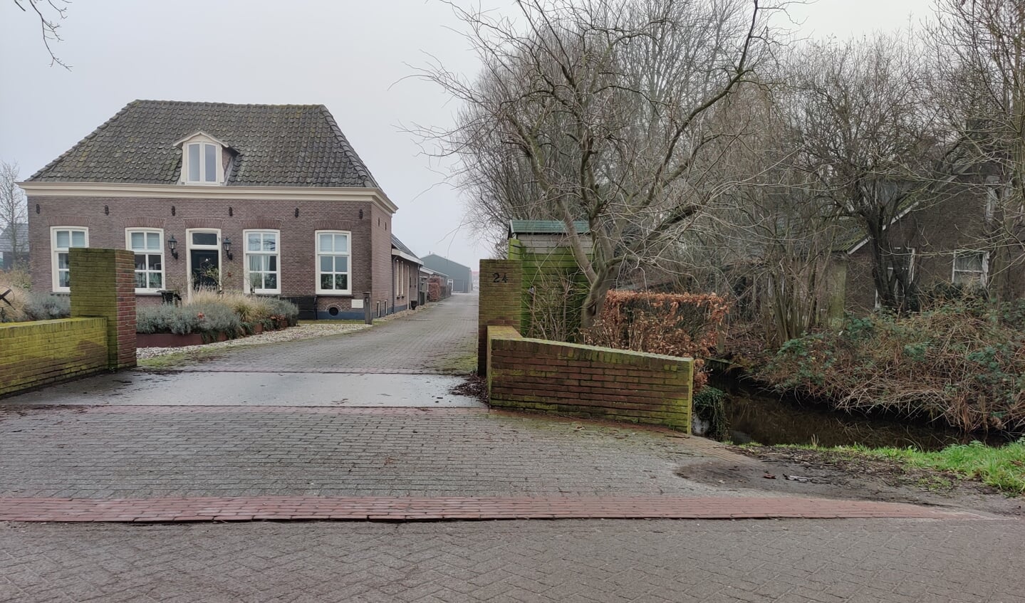 Begin november kwam hij bij de familie Hogenhout in de boerderij Vredenrust aan de Kerkdijk 24 in Westbroek.