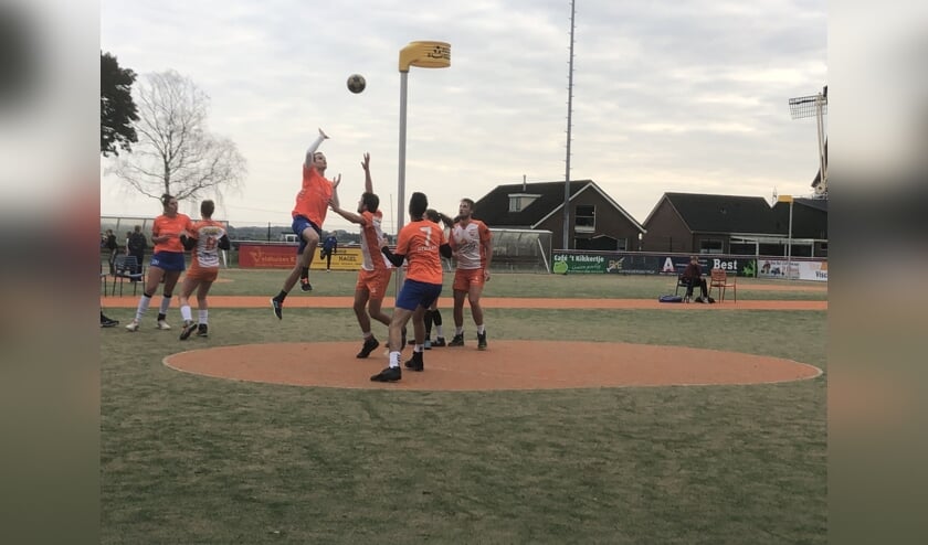 De derby in Westbroek werd door de Westbroekers gewonnen.