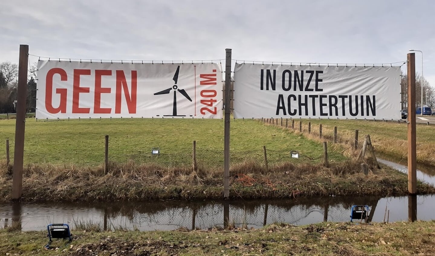 Eerder dit jaar maakten bewoners van de Nieuwe Weteringsweg in Groenekan al duidelijk niet van windmolens gediend te zijn.