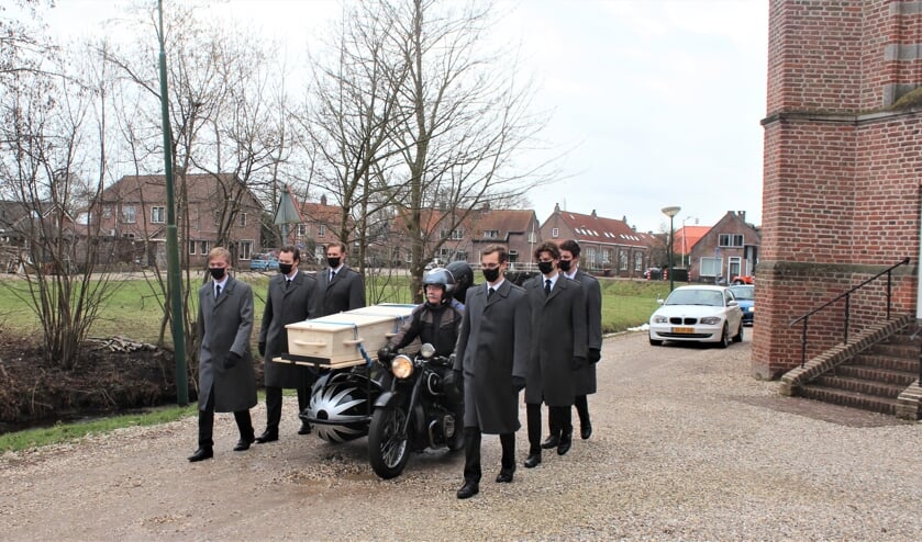 Uitvaart per motor met zijspan