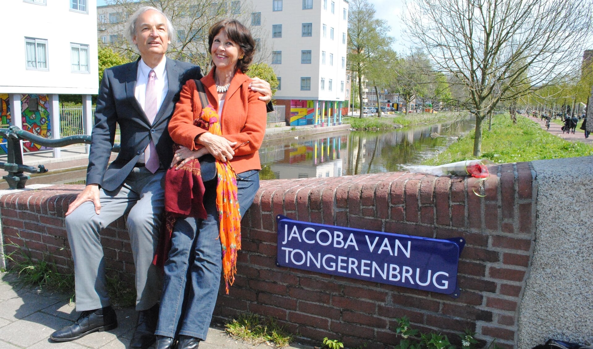 Paul en Els van Tongeren op de Jacoba van Tongerenbrug in Amsterdam’. (foto 2018)
