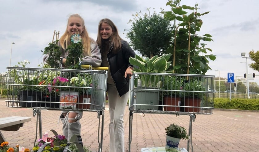 Floor en Madelief brengen kleur in de tuin van de Rinnebeek.