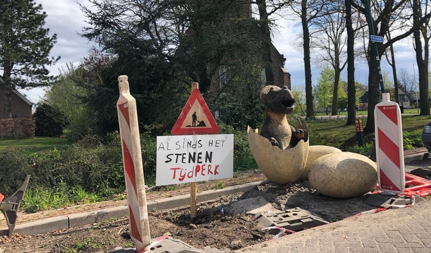 Zondagochtend ontwaakte Westbroek en ontdekte men de creativiteit van iemand met een opgeruimd karakter, die het wachten - vanuit het stenen tijdperk - wat lang vond duren.