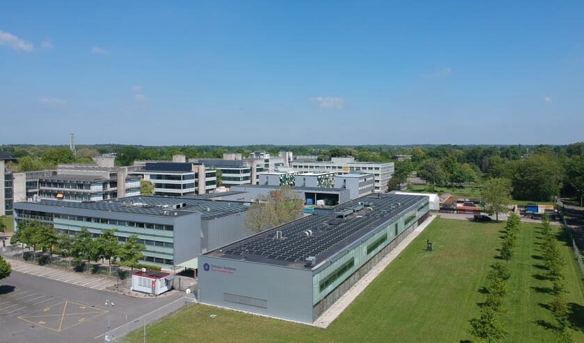 Veel zonnepanelen op de daken van het RIVM.