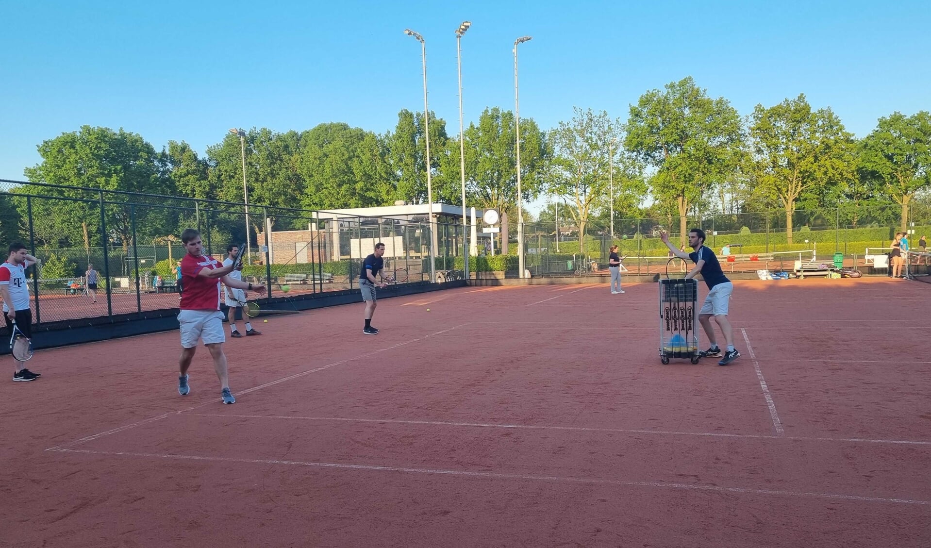 Zomer-challenge-lessen bij tennisvereniging Tautenburg.