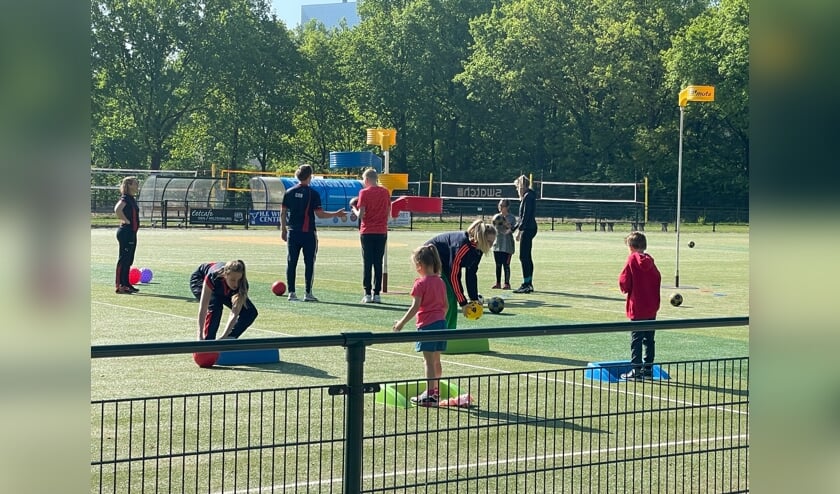 De kinderen krijgen de begeleiding die ze nodig hebben. (foto: Nynke de Boer)