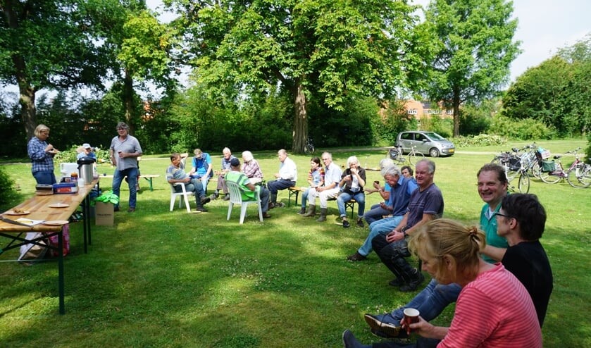 Vrijwilligers Boetzelaerspark weer aan de slag