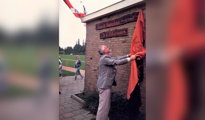 <p><em>In 1987 kreeg het clubgebouw de naam ’Rens Kersten paviljoen’; de toenmalig voorzitter was op dat moment 35 jaar actief binnen S.V. Bilthoven. (foto Jeanne Kersten)</em></p>