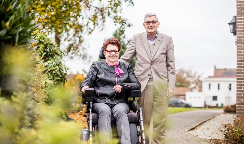 Mantelzorg is vanzelfsprekend en vaak liefdevol zorgen voor een naaste.