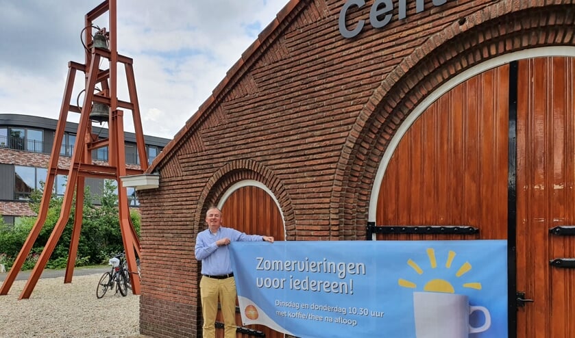 Ds. Harold Oechies heet iedereen van harte welkom tijdens de zomervieringen.