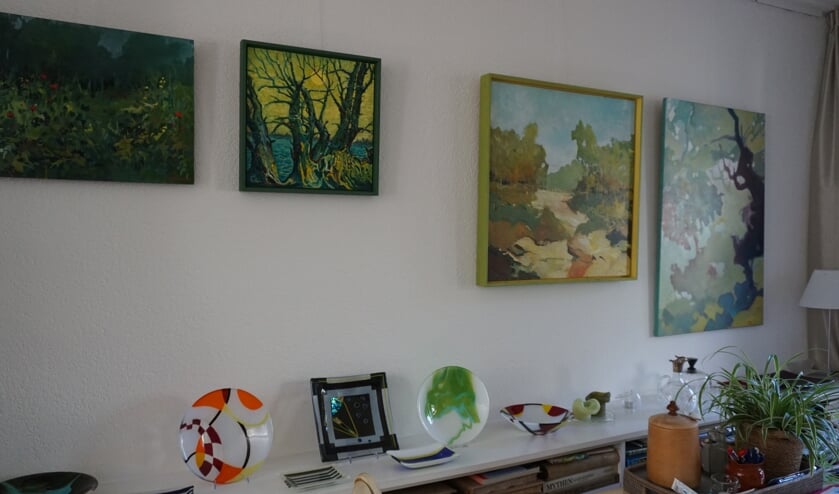 <p><em>Op de Groen van Prinstererweg 12 in De Bilt waren werken te zien van o.a. Paul Reeskamp (schilderijen) en Maarten Schildwacht (glaswerk).</em></p>