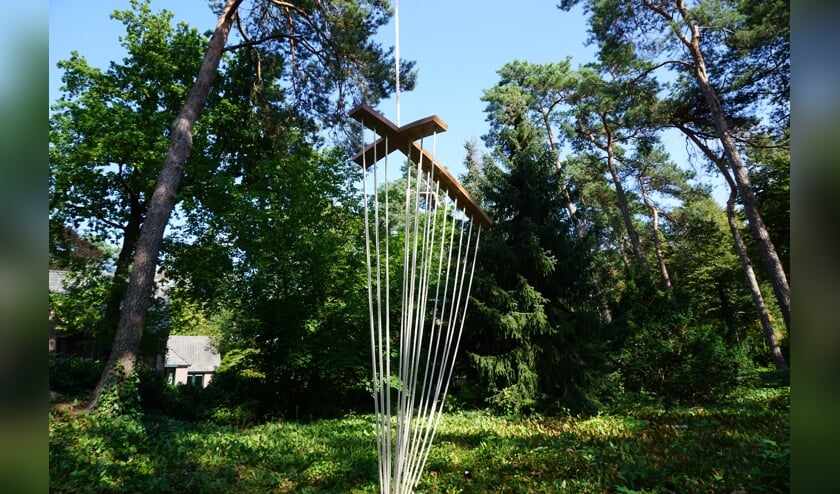 De symboliek van dit kruis laat zich op vele manieren beleven.