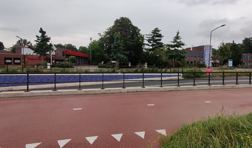 <p><em>Op verzoek van de Veiligheidsregio Utrecht (VRU) kunnen enkele aanpassingen aan de naastgelegen brandweerpost worden uitgevoerd met o.a. mogelijkheden voor een veiliger verkeersontsluiting.</em></p>