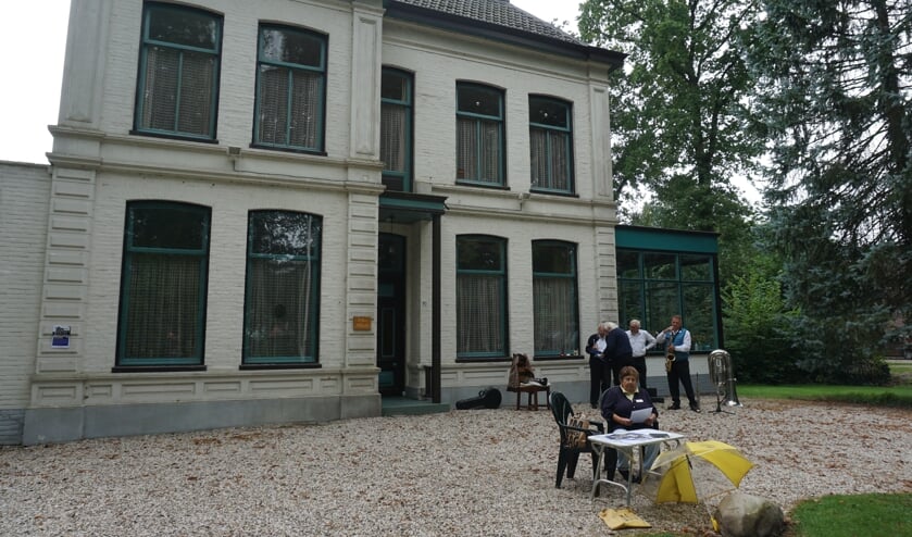 Villa De Blauwhoef, Dr. Welfferweg 80, Westbroek; De Blauwhoef werd in 1888 gebouwd als dokterswoning daar waar eerder buitenplaats ‘Collel Weede’ stond. die we verder vervolgen.