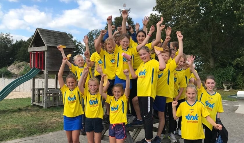Over de gehele dag genomen werd als winnaar met een nipte meerderheid t’ Kompas. Zij kregen de grote wisselbeker mee naar school.