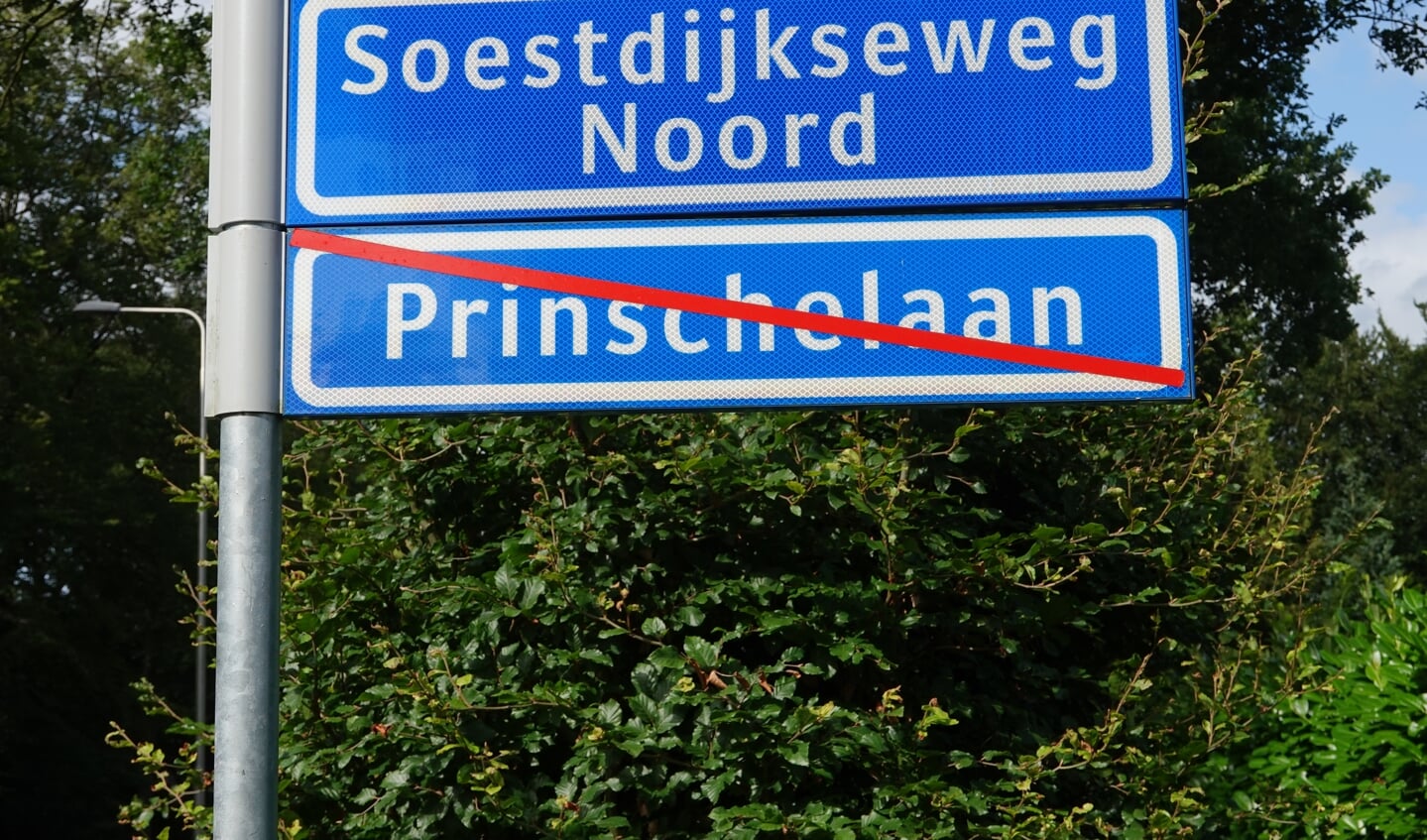 De straatnaam Prinschelaan is hier doorgehaald.