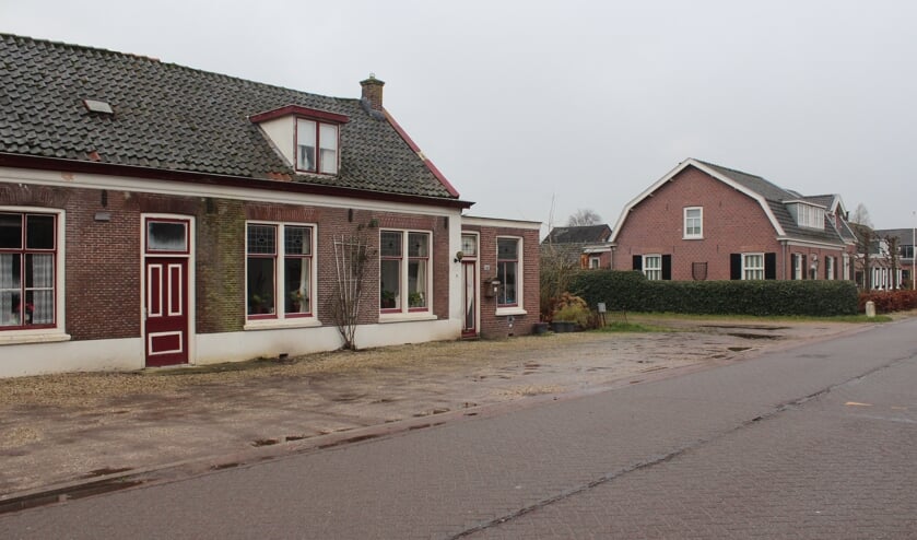 Het perceel ligt ten zuiden van Kerkdijk 35-37 in Westbroek.