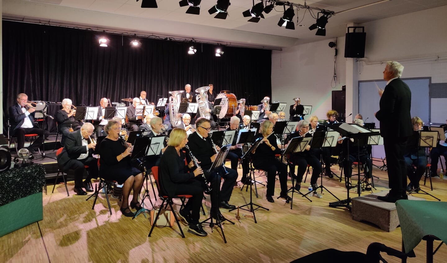 Om 15.00 uur verzorgde het Senioren Harmonie Orkest Provincie Utrecht (Shopu) en warm en betrokken mini-concert. 