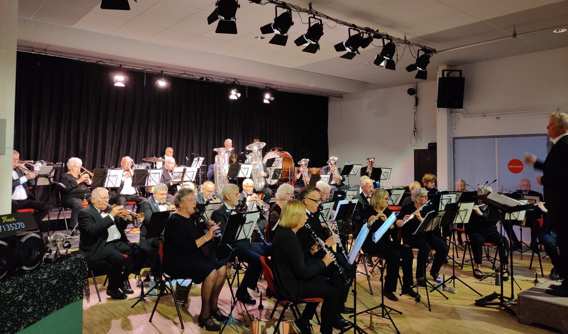 Het Shopu-orkest op 29 oktober tijdens de matinee van Kunst en Genoegen in Maartensdijk. 
