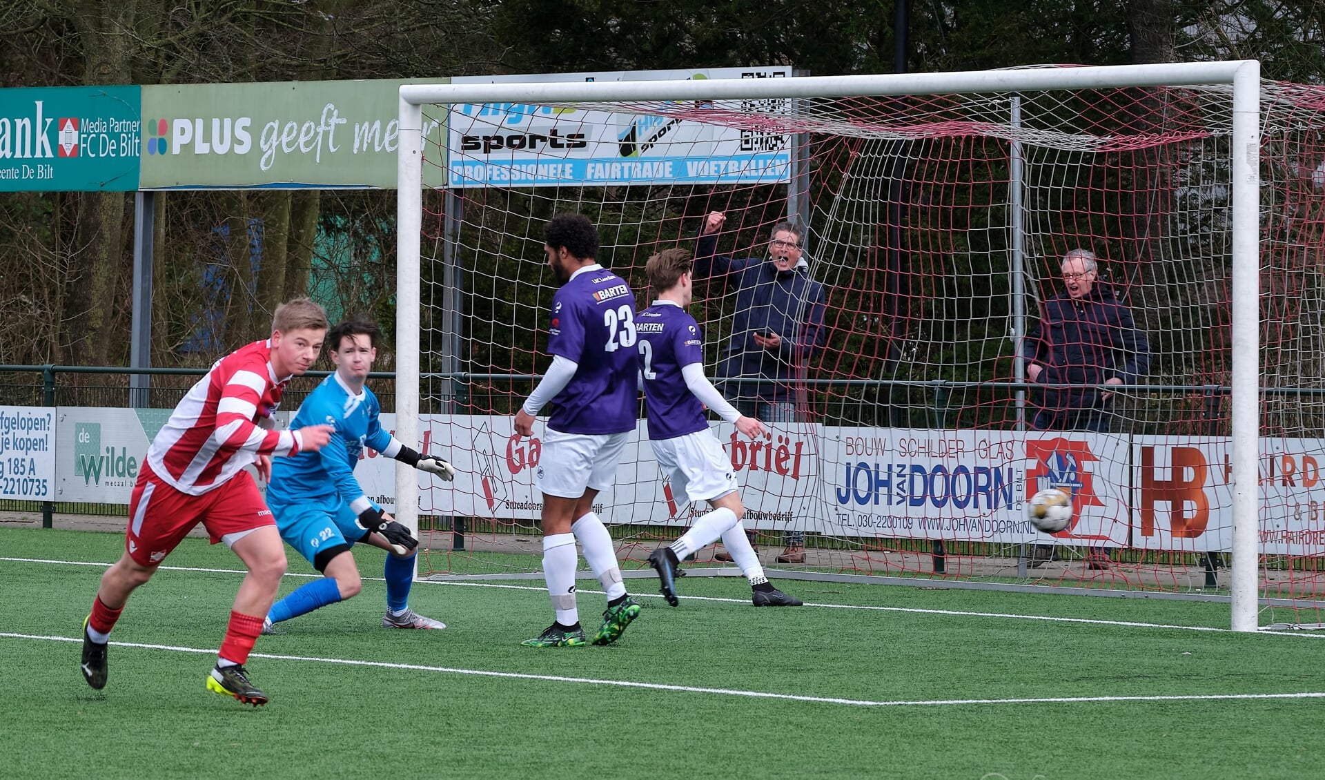 Jesse Oliekan heeft zojuist de gelijkmaker gescoord. 