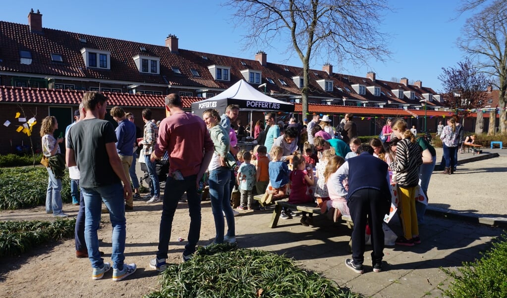 Gezellige drukte in de binnentuin van het Heemstrakwartier.