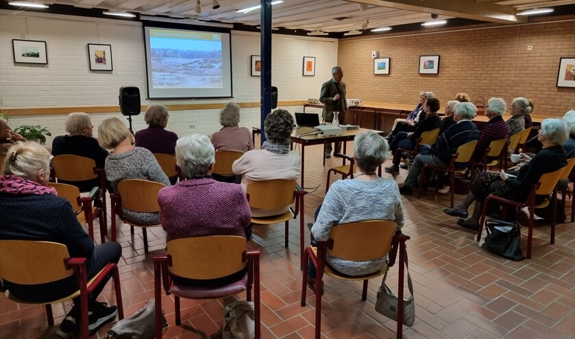 Leden van de Groenekanse vrouwenvereniging proFiminae luisterden geboeid naar het verhaal over het Utrechts Landschap.