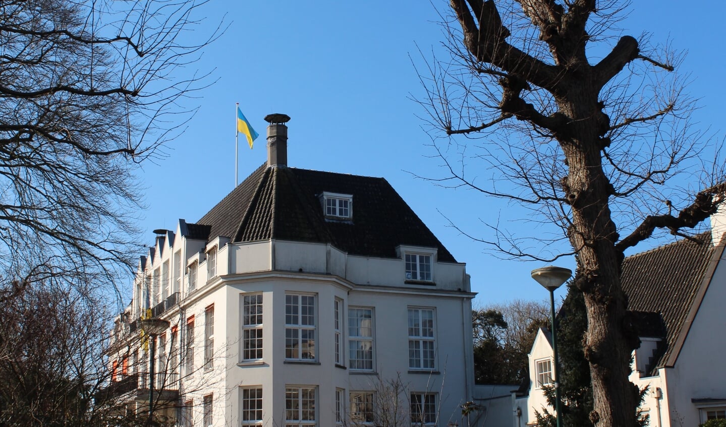 De Oekraïense vlag siert gemeentehuis Jagtlust. 