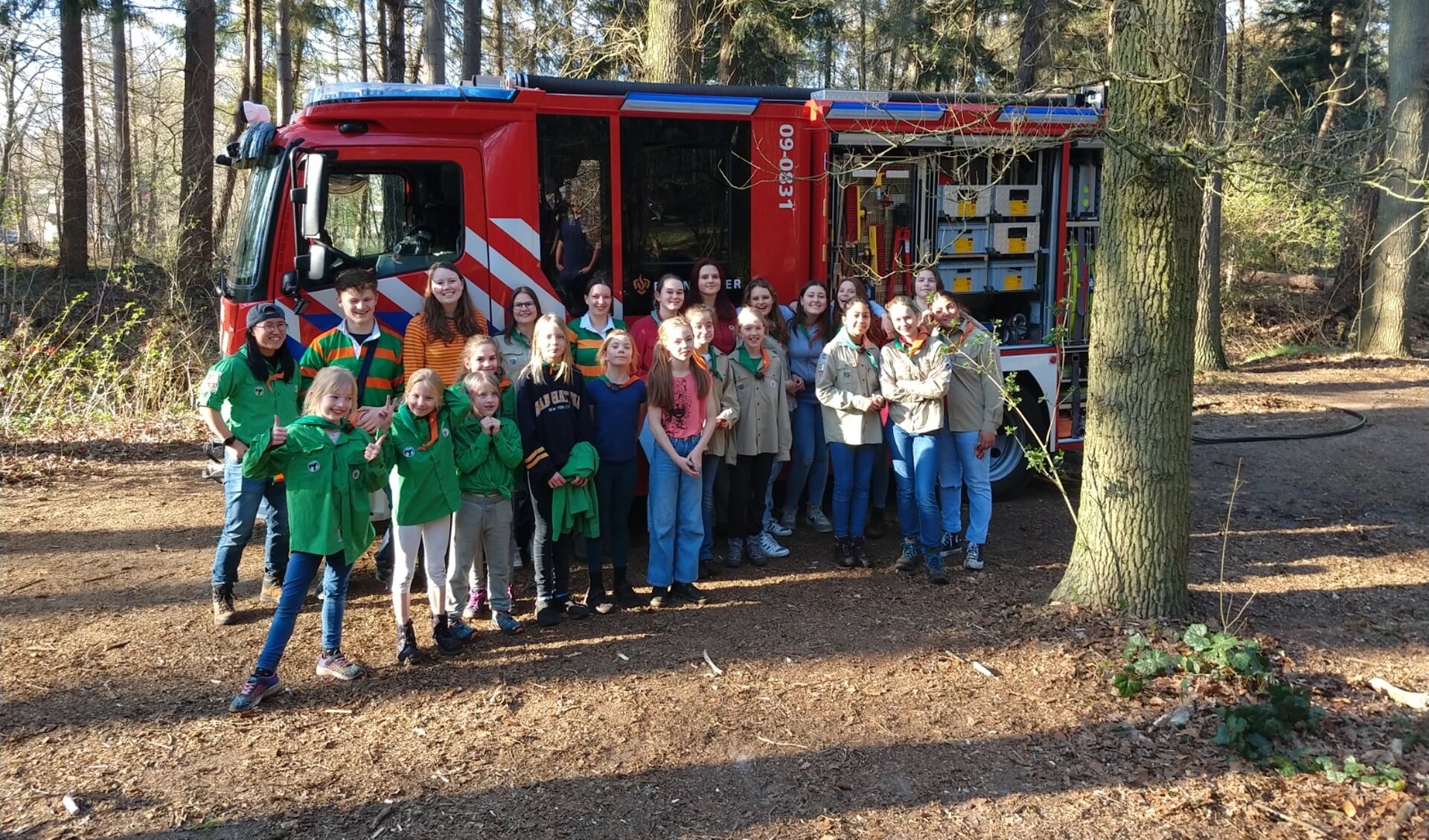 De meiden van Scouting Laurentius beleefden een leerzame middag met de brandweer.