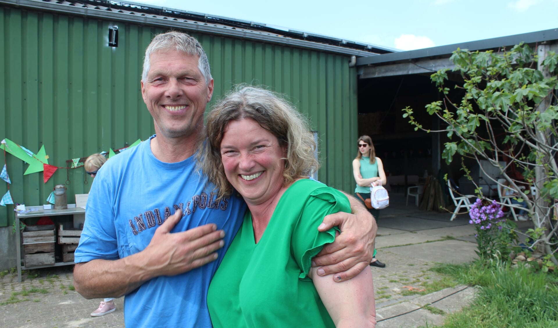Dirk-Jan Stelling en Martine Wismeijer zijn de 3de generatie boer en boerin op Boerderij Nieuw Bureveld. [foto Henk van de Bunt]