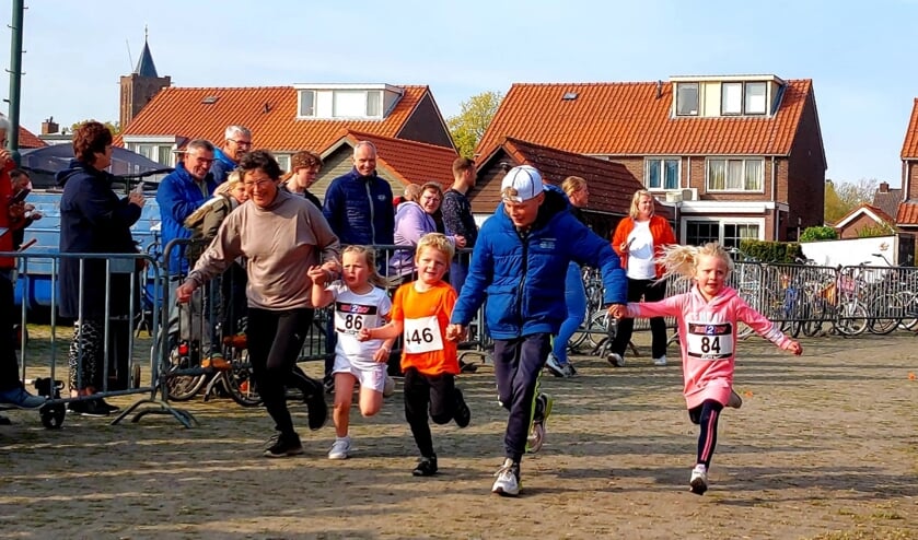 Ook de jongste deelnemers maken van de polderloop een echte wedstrijd. 
