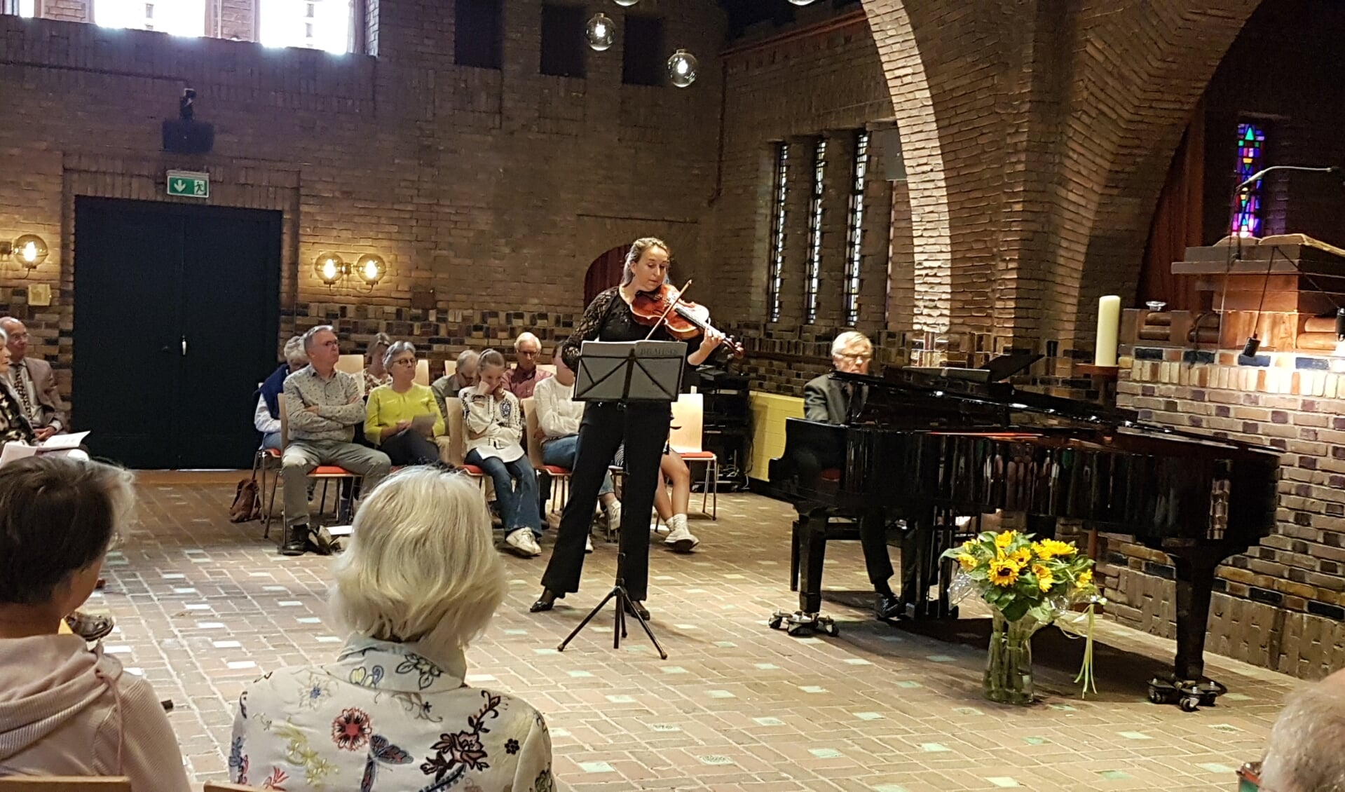 Altvioliste Annemarie Konijnenburg en pianist Carl van Reenen in de Woudkapel, waar de geest van Brahms heerste.