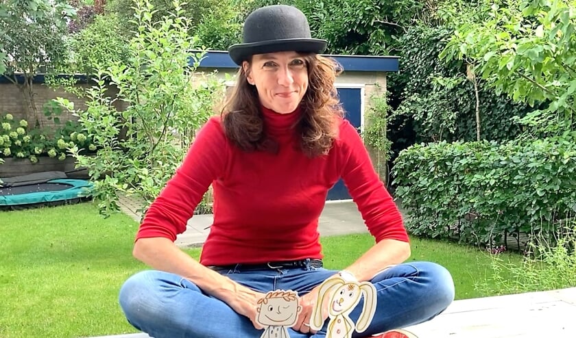 Pauline Hoogweg, woonachtig in Bilthoven, schreef ‘De wereld maakt een koprol’.
