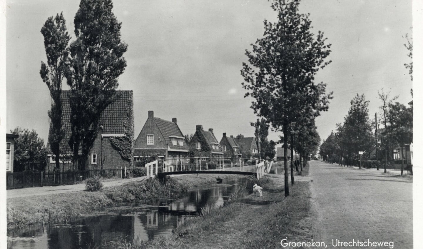 Foto uit 1940 uit Utrechts Archief: Gezicht op de Maartensdijkse Vaart en de Tolakkerweg te Groenekan. (later Koningin Wilhelminaweg)