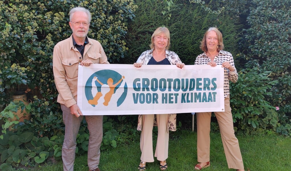 Grootouders voor het Klimaat met rechts Marianne Houkamp. 