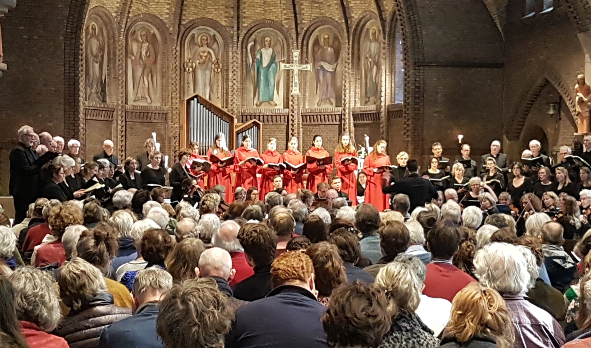 Met Bachs Matthäus-Passion werd afgelopen zondag in de OLV-kerk te Bilthoven de Goede week ingeluid.
