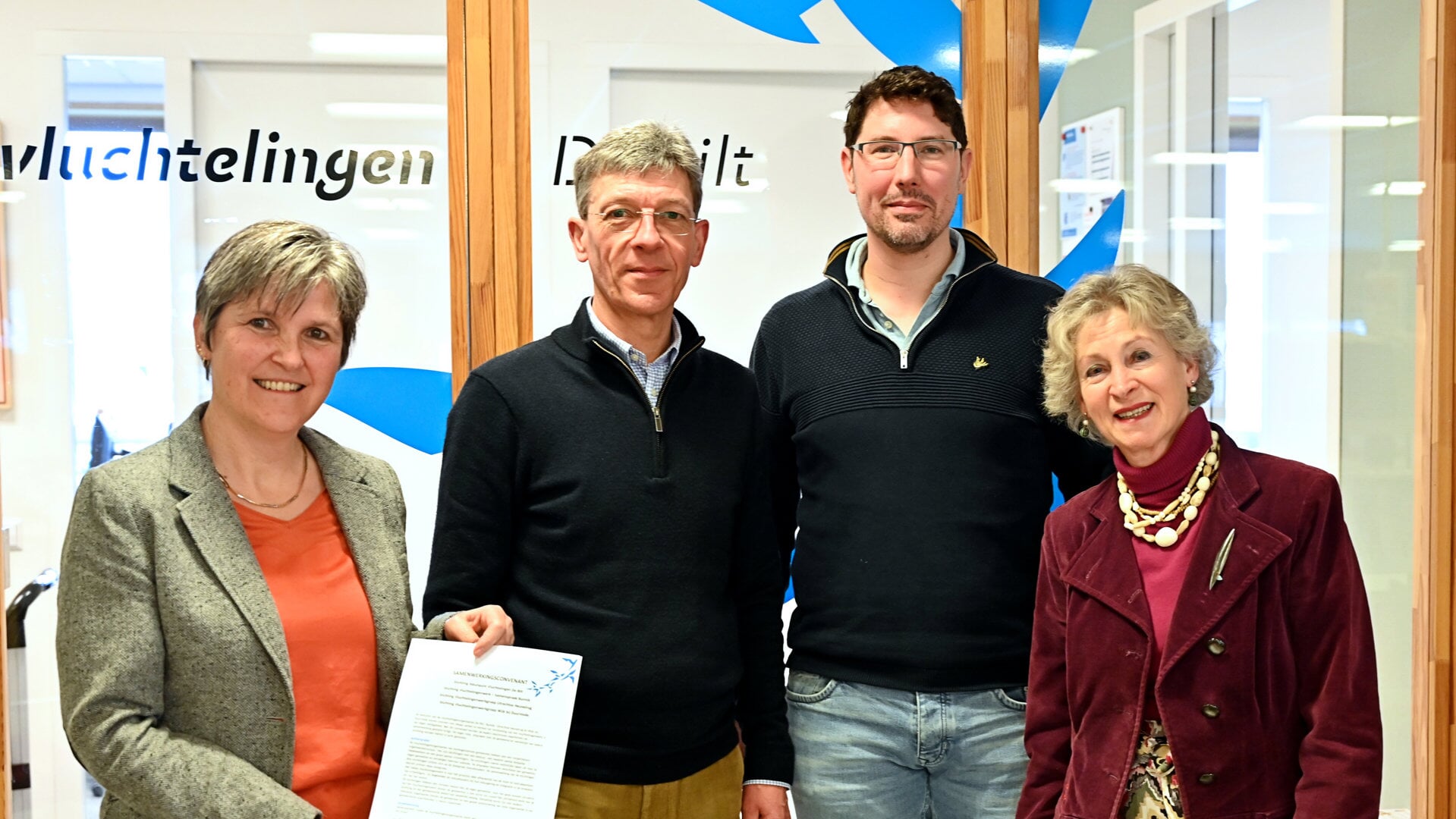 De voorzitters van de vluchtelingenwerkorganisaties v.l.n.r.: Marieke Spijkstra (De Bilt), Gerard Frank Sollman (Utrechtse Heuvelrug), Steven van Vulpen (Bunnik) en Heidi Hamers (Wijk bij Duurstede). (foto Bob van der Wilt)